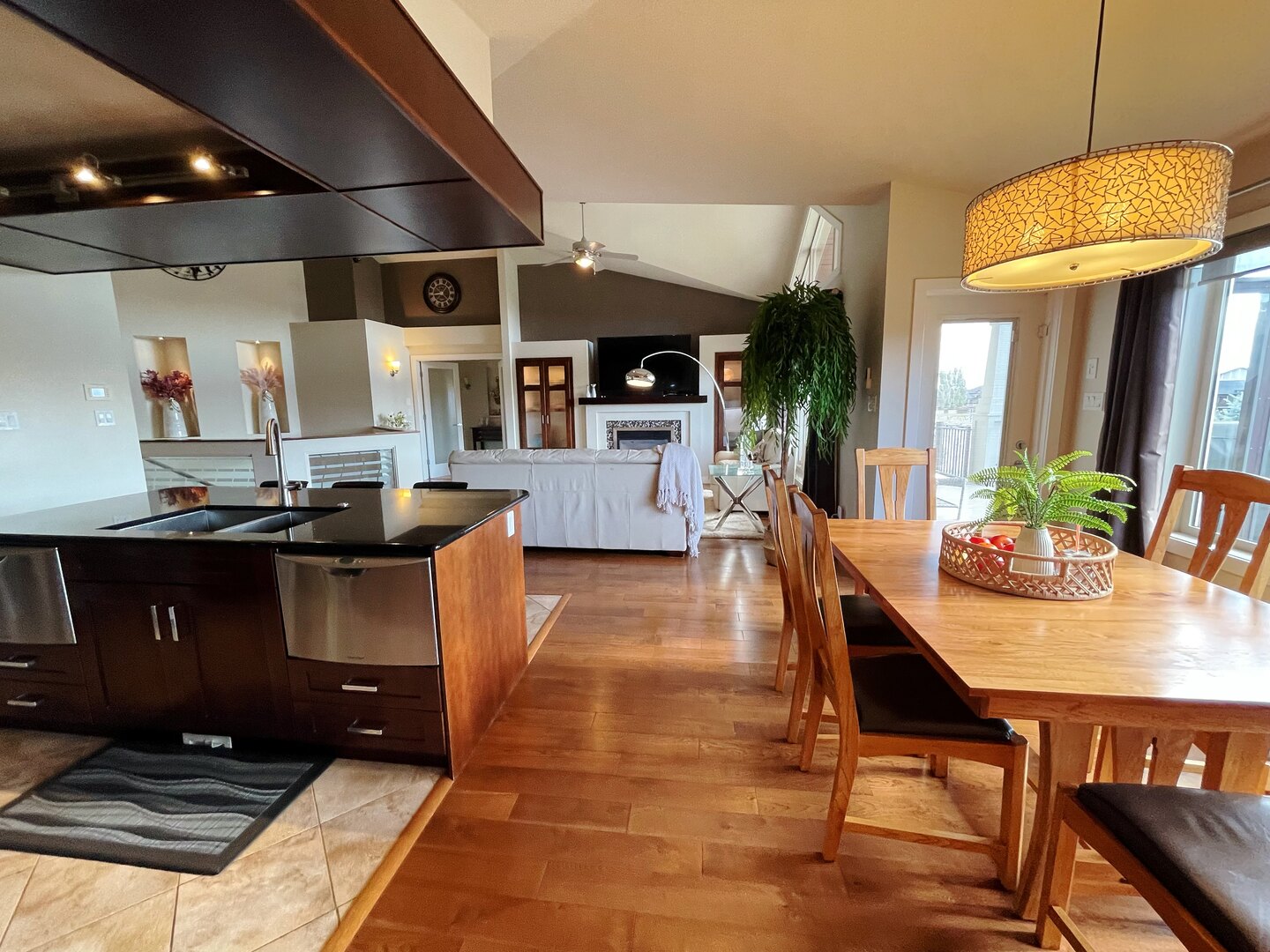 Kitchen and dining area at 534 Canyon Cove W